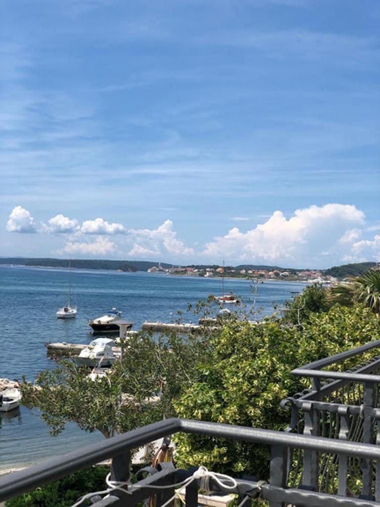 Apartments And Rooms By The Sea Barbat, Rab - 4973 Rab Town Esterno foto