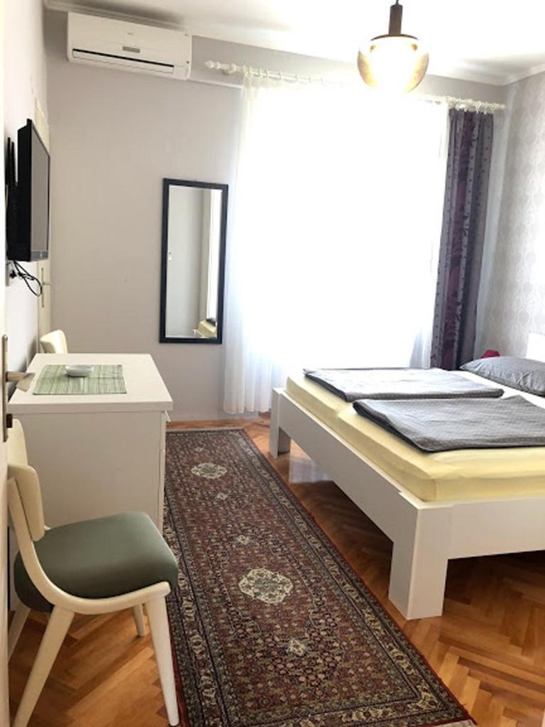 Apartments And Rooms By The Sea Barbat, Rab - 4973 Rab Town Esterno foto