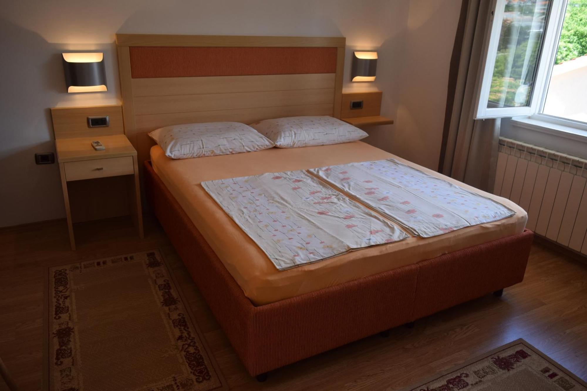 Apartments And Rooms By The Sea Barbat, Rab - 4973 Rab Town Esterno foto